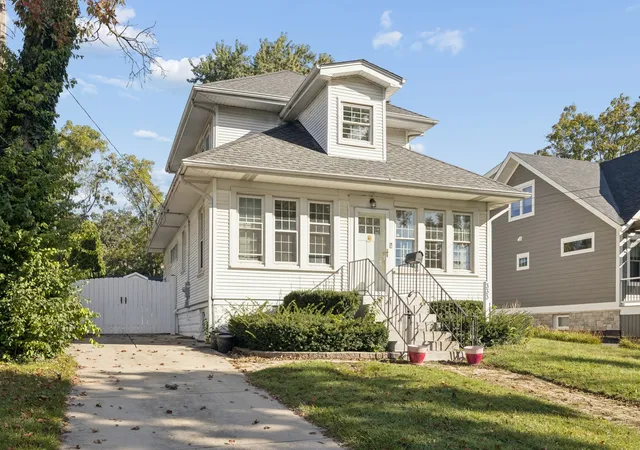 Photo 1 of Land for sale at 333 E Chicago Ave, Hinsdale, IL 60521 | MLS# 12796716 | Listing updated on 2026-10-29