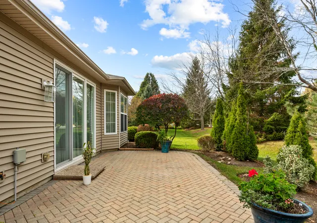 Photo 4 of Single family home for sale at 13147 Silver Birch Dr, Huntley, IL 60142 | MLS# 12796717 | Listing updated on 2026-10-29