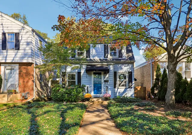 Photo 1 of Single family home for sale at 1915 Warren St, Evanston, IL 60202 | MLS# 12796723 | Listing updated on 2026-10-29