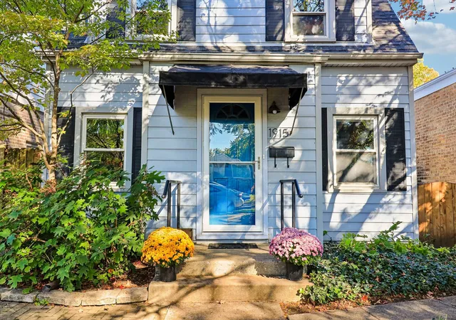 Photo 3 of Single family home for sale at 1915 Warren St, Evanston, IL 60202 | MLS# 12796723 | Listing updated on 2026-10-29