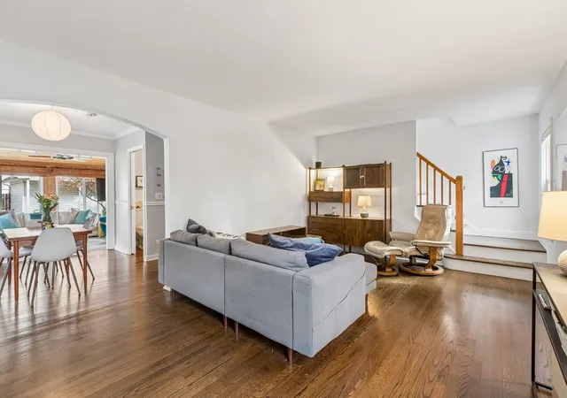 Photo 4 of Single family home for sale at 1915 Warren St, Evanston, IL 60202 | MLS# 12796723 | Listing updated on 2026-10-29