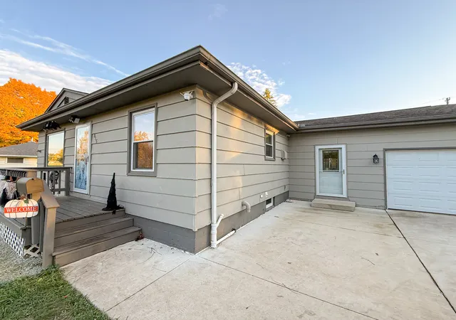 Photo 3 of Single family home for sale at 815 W 20th Street, Sterling, IL 61081 | MLS# 12796724 | Listing updated on 2026-10-29