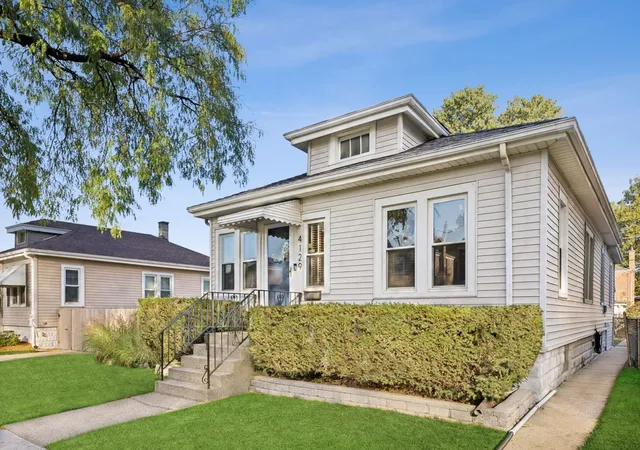 Photo 2 of Single family home for sale at 4129 Elm Ave, Brookfield, IL 60513 | MLS# 12796731 | Listing updated on 2026-10-29