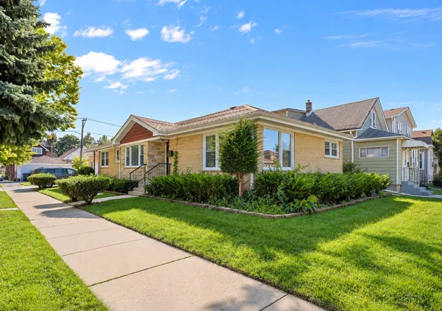 Photo 1 of Single family home for sale at 5701 W Henderson St, Chicago, IL 60634 | MLS# 12796736 | Listing updated on 2026-10-29
