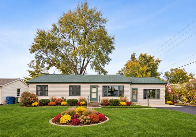 Single family home for sale at 8708 Oak Park Ave, Oak Lawn, IL 60453 | MLS# 12796742