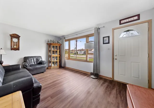Photo 2 of Single family home for sale at 8708 Oak Park Ave, Oak Lawn, IL 60453 | MLS# 12796742 | Listing updated on 2026-10-30