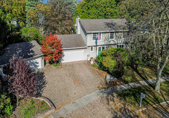 Single family home for sale at 218 Londonderry Ct, Mundelein, IL 60060 | MLS# 12796749