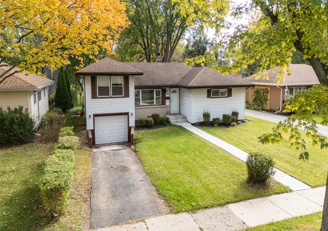 Photo 1 of Single family home for sale at 29 S Hickory St, Palatine, IL 60067 | MLS# 12796759 | Listing updated on 2026-10-29
