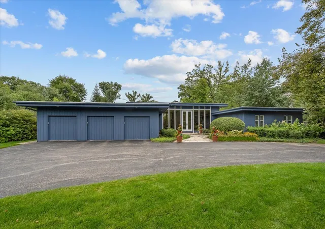Photo 1 of Single family home for sale at 1675 Eastwood Ave, Highland Park, IL 60035 | MLS# 12796766 | Listing updated on 2026-10-30