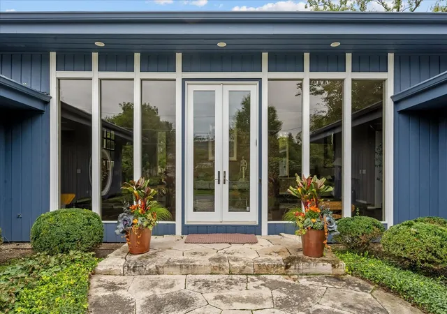 Photo 3 of Single family home for sale at 1675 Eastwood Ave, Highland Park, IL 60035 | MLS# 12796766 | Listing updated on 2026-10-30