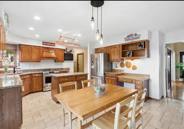 Photo 4 of Single family home for sale at 490 Bristol Way, Cary, IL 60013 | MLS# 12796770 | Listing updated on 2026-10-29