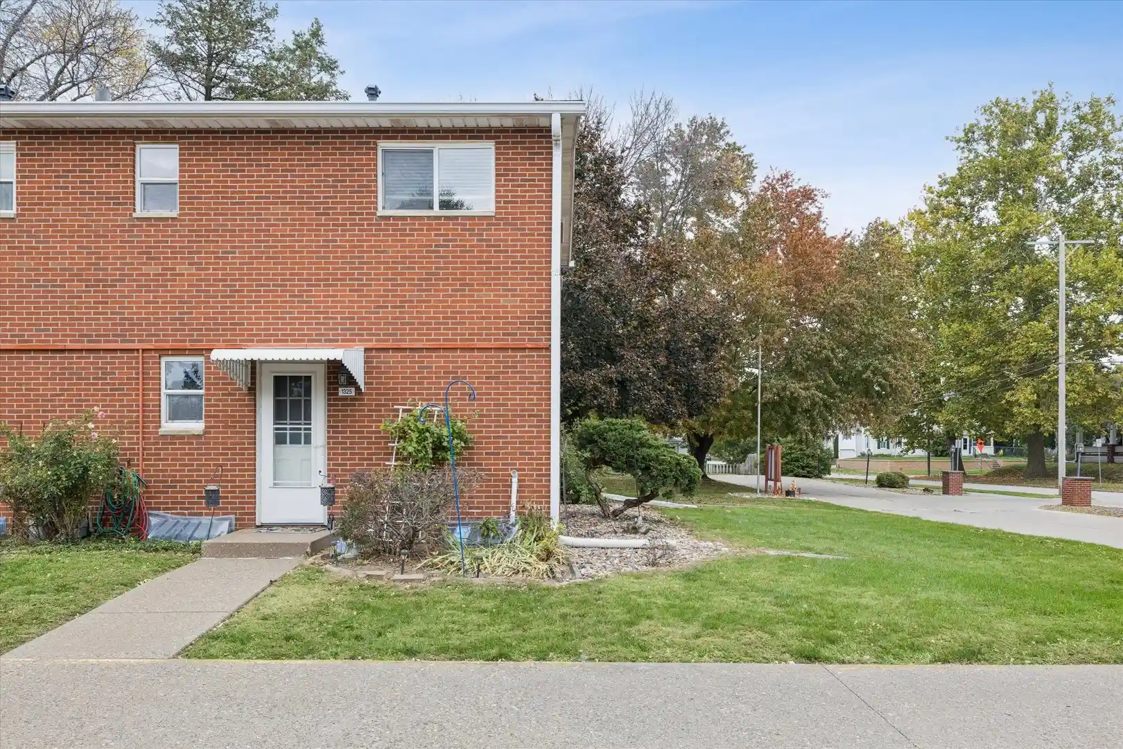 Listing Photo 1 - Condo for sale in 1325 9th St located at 1325 9th St, Moline, IL 61265 - Unit #1325