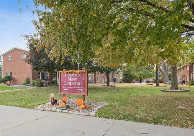 Photo 2 of Condo for sale at 1325 9th Street #1325, Moline, IL 61265 | MLS# 12796784 | Listing updated on 2026-10-29