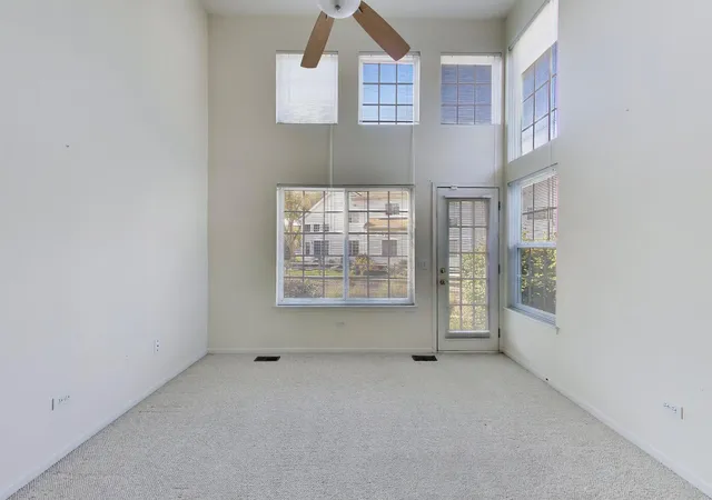 Listing Photo 1 - Condo for sale in building located at 633 Concord Wy, Prospect Heights, IL 60070 - Unit #633