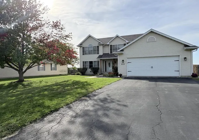 Photo 1 of Single family home for sale at 910 N Taylor Ridge, Belvidere, IL 61008 | MLS# 12796814 | Listing updated on 2026-10-29