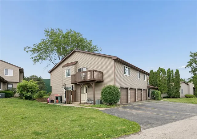 Listing Photo 2 - Condo for sale in building located at 1810 Kerrybrook Ct, Sycamore, IL 60178 - Unit #1810