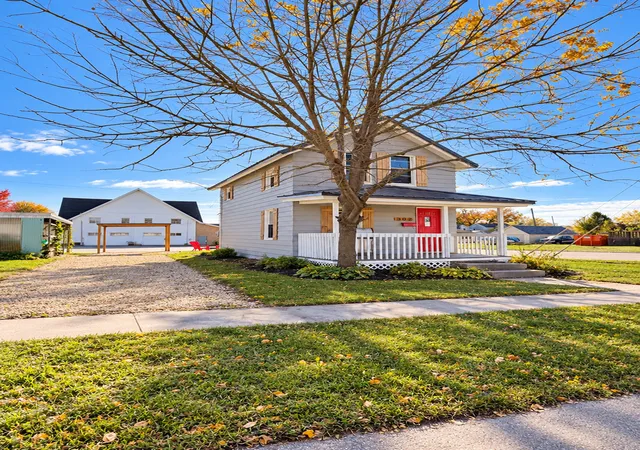 Photo 1 of Single family home for sale at 302 E Carroll St, Lanark, IL 61046 | MLS# 12796820 | Listing updated on 2026-10-30