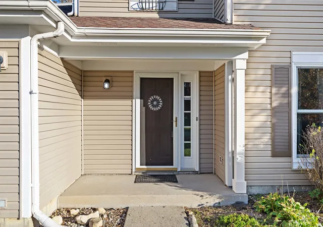Photo 2 of Single family home for sale at 1453 Bridgedale Rd, Crystal Lake, IL 60014 | MLS# 12796828 | Listing updated on 2026-10-29