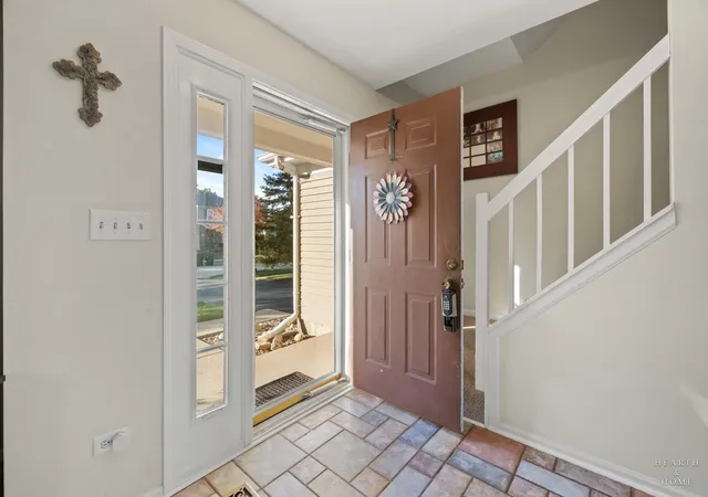 Photo 4 of Single family home for sale at 1453 Bridgedale Rd, Crystal Lake, IL 60014 | MLS# 12796828 | Listing updated on 2026-10-29