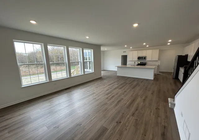 Photo 4 of Single family home for sale at 569 Lismore Cir, Elgin, IL 60124 | MLS# 12796846 | Listing updated on 2026-10-29