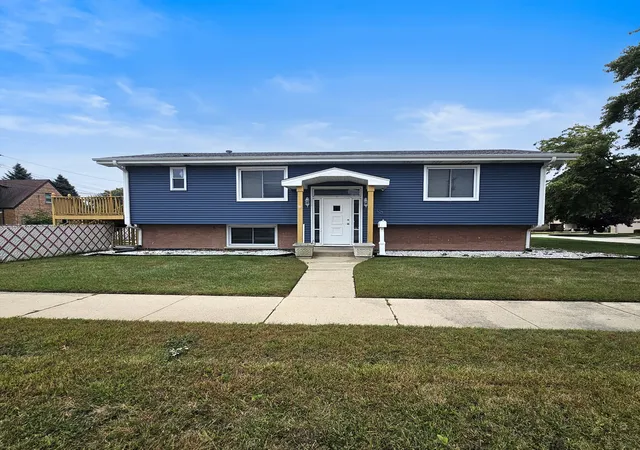 Single family home for sale at 10301 Minnick Ave, Oak Lawn, IL 60453 | MLS# 12796869