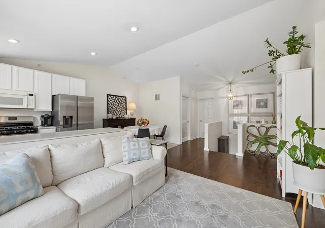 Photo 4 of Condo for sale at 916 Enfield Dr #5-A2, Northbrook, IL 60062 | MLS# 12796886 | Listing updated on 2026-10-29
