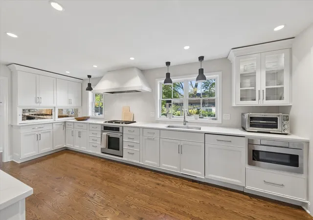 Photo 3 of Single family home for sale at 409 Tanglewood Ln, Naperville, IL 60563 | MLS# 12796900 | Listing updated on 2026-10-30