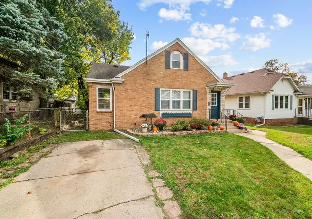 Photo 2 of Single family home for sale at 2319 15th Avenue, Rockford, IL 61104 | MLS# 12796925 | Listing updated on 2026-10-29