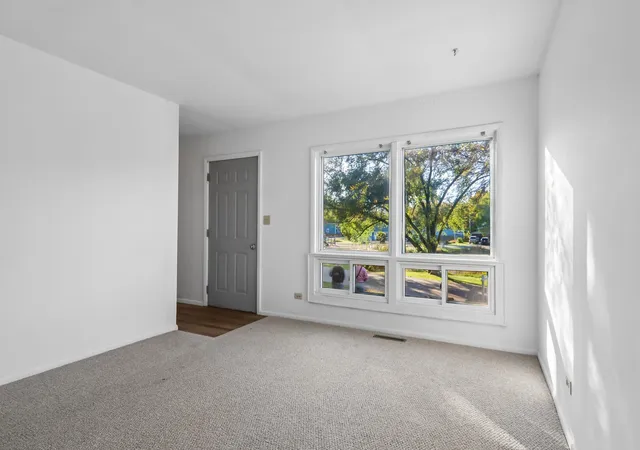 Photo 3 of Single family home for sale at 207 N Prospect Dr, Round Lake Park, IL 60073 | MLS# 12796929 | Listing updated on 2026-10-30