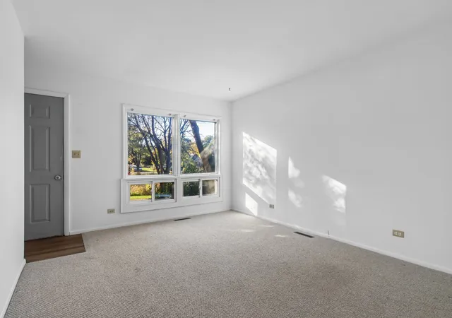Photo 4 of Single family home for sale at 207 N Prospect Dr, Round Lake Park, IL 60073 | MLS# 12796929 | Listing updated on 2026-10-30