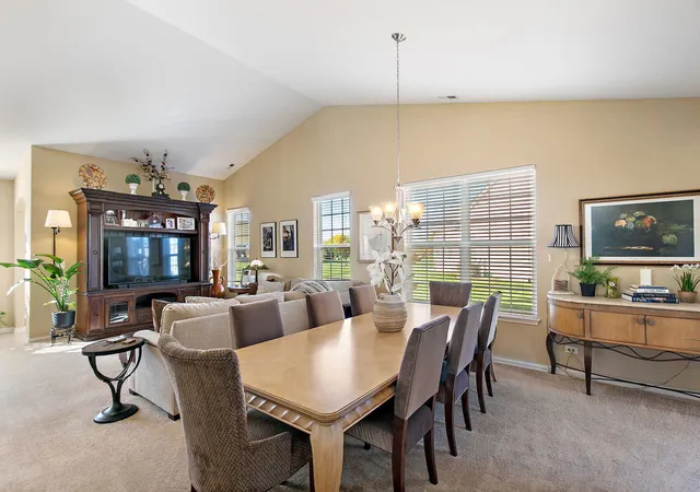 Photo 4 of House for sale at 646 N Falls Cir, Pingree Grove, IL 60140 | MLS# 12796971 | Listing updated on 2026-10-30