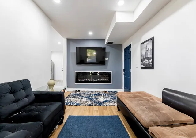 Photo 2 of House for sale at 4457 N Lamon Ave, Chicago, IL 60630 | MLS# 12796977 | Listing updated on 2026-10-30