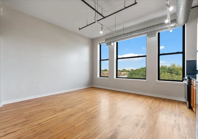 Listing Photo 1 - Condo for sale in building located at 4715 N Racine Ave, Chicago, IL 60640 - Unit #502