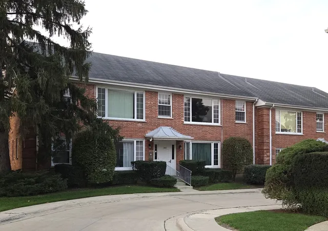 Photo 1 of Condo for sale at 1505 Plymouth Pl #2W, Glenview, IL 60025 | MLS# 12796996 | Listing updated on 2026-10-29