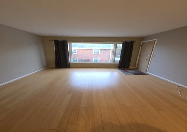 Photo 3 of Condo for sale at 1505 Plymouth Pl #2W, Glenview, IL 60025 | MLS# 12796996 | Listing updated on 2026-10-29