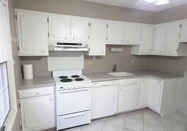 Photo 4 of Condo for sale at 1505 Plymouth Pl #2W, Glenview, IL 60025 | MLS# 12796996 | Listing updated on 2026-10-29