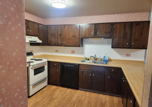 Photo 2 of Condo for sale at 971 Golf Crse Rd #4, Crystal Lake, IL 60014 | MLS# 12797018 | Listing updated on 2026-10-29