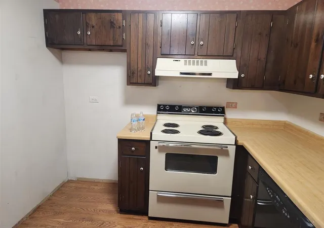 Photo 3 of Condo for sale at 971 Golf Crse Rd #4, Crystal Lake, IL 60014 | MLS# 12797018 | Listing updated on 2026-10-29