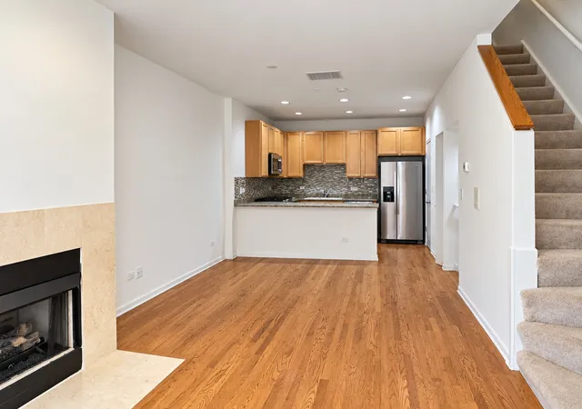 Photo 4 of Townhouse for sale at 1332 S Indiana Ave, Chicago, IL 60605 | MLS# 12797027 | Listing updated on 2026-10-29
