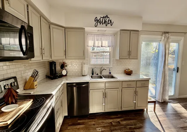 Photo 4 of Single family home for sale at 22 Oak Park Dr W, Centralia, IL 62801 | MLS# 12797033 | Listing updated on 2026-10-30