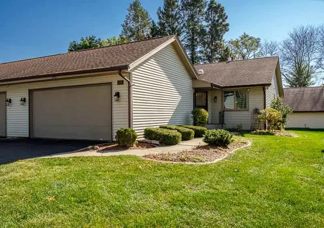 Listing Photo 1 - Condo for sale in building located at 5721 Elaine Dr, Rockford, IL 61108 - Unit #B