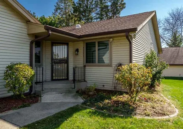 Photo 3 of Condo for sale at 5721 Elaine Dr #B, Rockford, IL 61108 | MLS# 12797039 | Listing updated on 2026-10-30