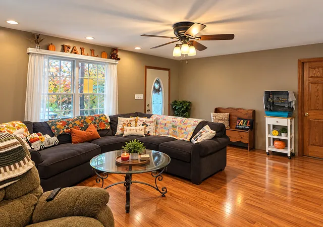 Photo 3 of Single family home for sale at 327 Clark St, Oglesby, IL 61348 | MLS# 12797049 | Listing updated on 2026-10-30