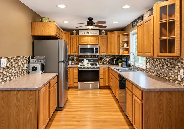 Photo 4 of Single family home for sale at 327 Clark St, Oglesby, IL 61348 | MLS# 12797049 | Listing updated on 2026-10-30