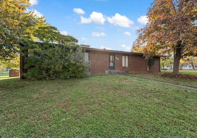 Single family home for sale at 1114 Robin Rd, Mahomet, IL 61853 | MLS# 12797067