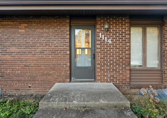 Photo 1 of Single family home for sale at 1114 Robin Rd, Mahomet, IL 61853 | MLS# 12797067 | Listing updated on 2026-10-29