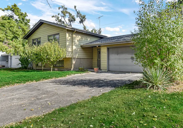 Photo 2 of Single family home for sale at 18743 Kings Rd, Homewood, IL 60430 | MLS# 12797073 | Listing updated on 2026-10-29