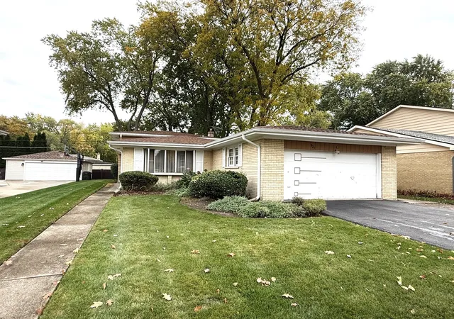 Photo 1 of Single family home for sale at 823 S Dryden Pl, Arlington Heights, IL 60005 | MLS# 12797081 | Listing updated on 2026-10-29
