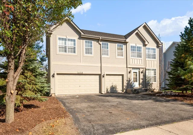 Photo 1 of Single family home for sale at 458 W Dalton Dr, Round Lake, IL 60073 | MLS# 12797089 | Listing updated on 2026-10-30