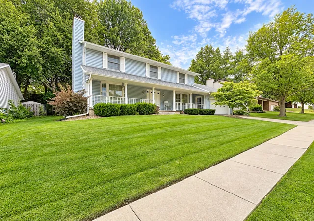 Photo 2 of Single family home for sale at 3707 75th Street Ct, Moline, IL 61265 | MLS# 12797176 | Listing updated on 2026-10-29